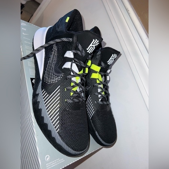 Nike Kyrie Flytrap V EP Black White Basketball DC8991-002 Men Size 14 - Picture 11 of 11